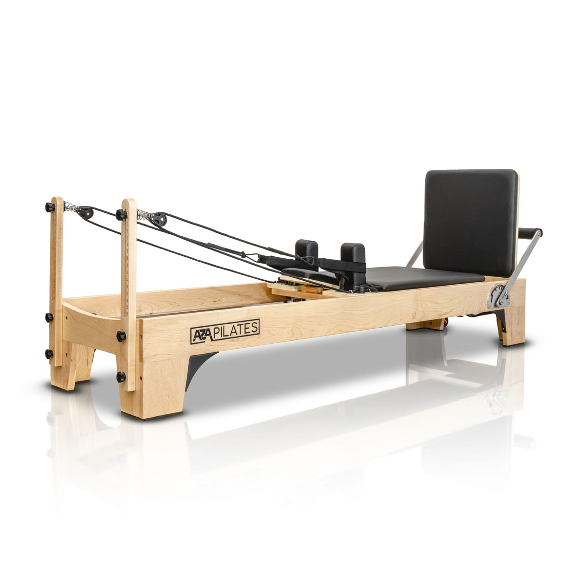 Pilates Reformer AZAPILATES com estrutura de madeira para treino profissional