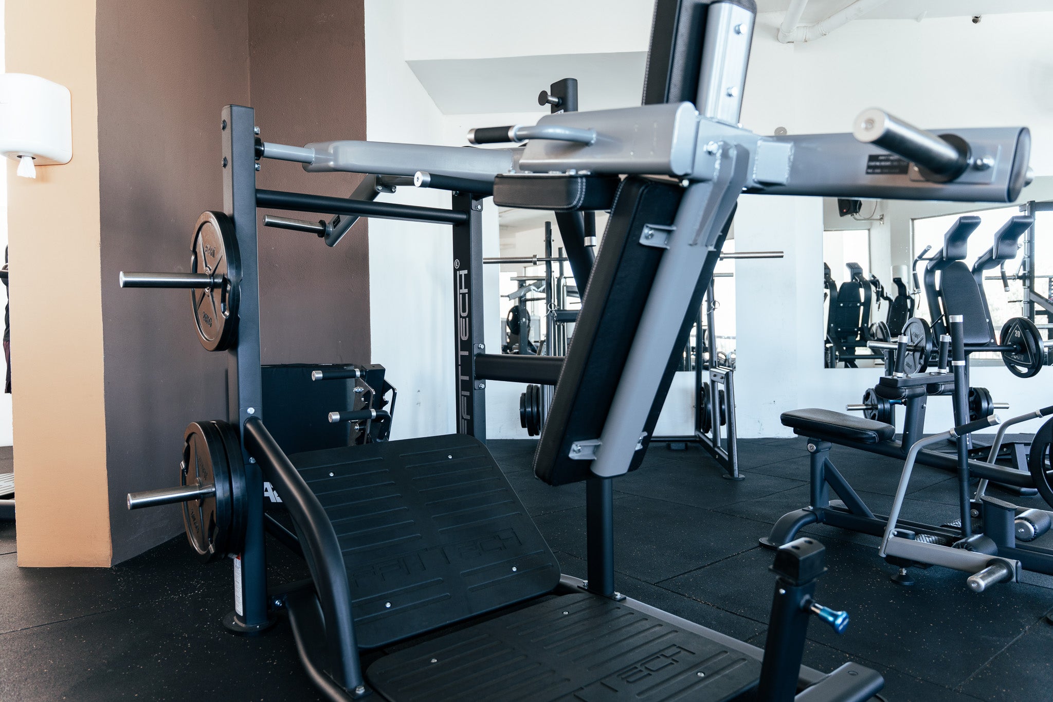 Pendulum Squat Machine