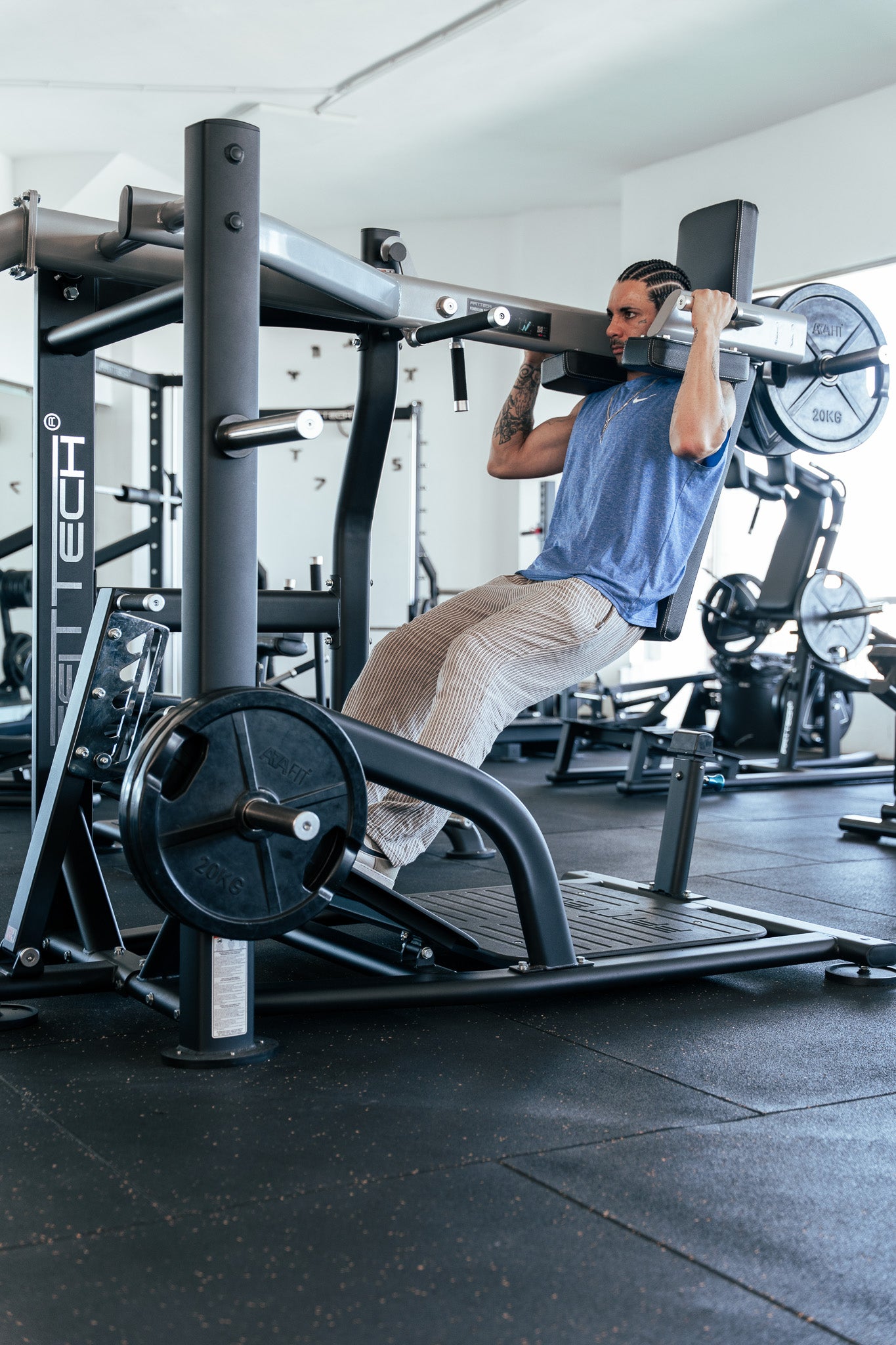 Pendulum Squat Machine