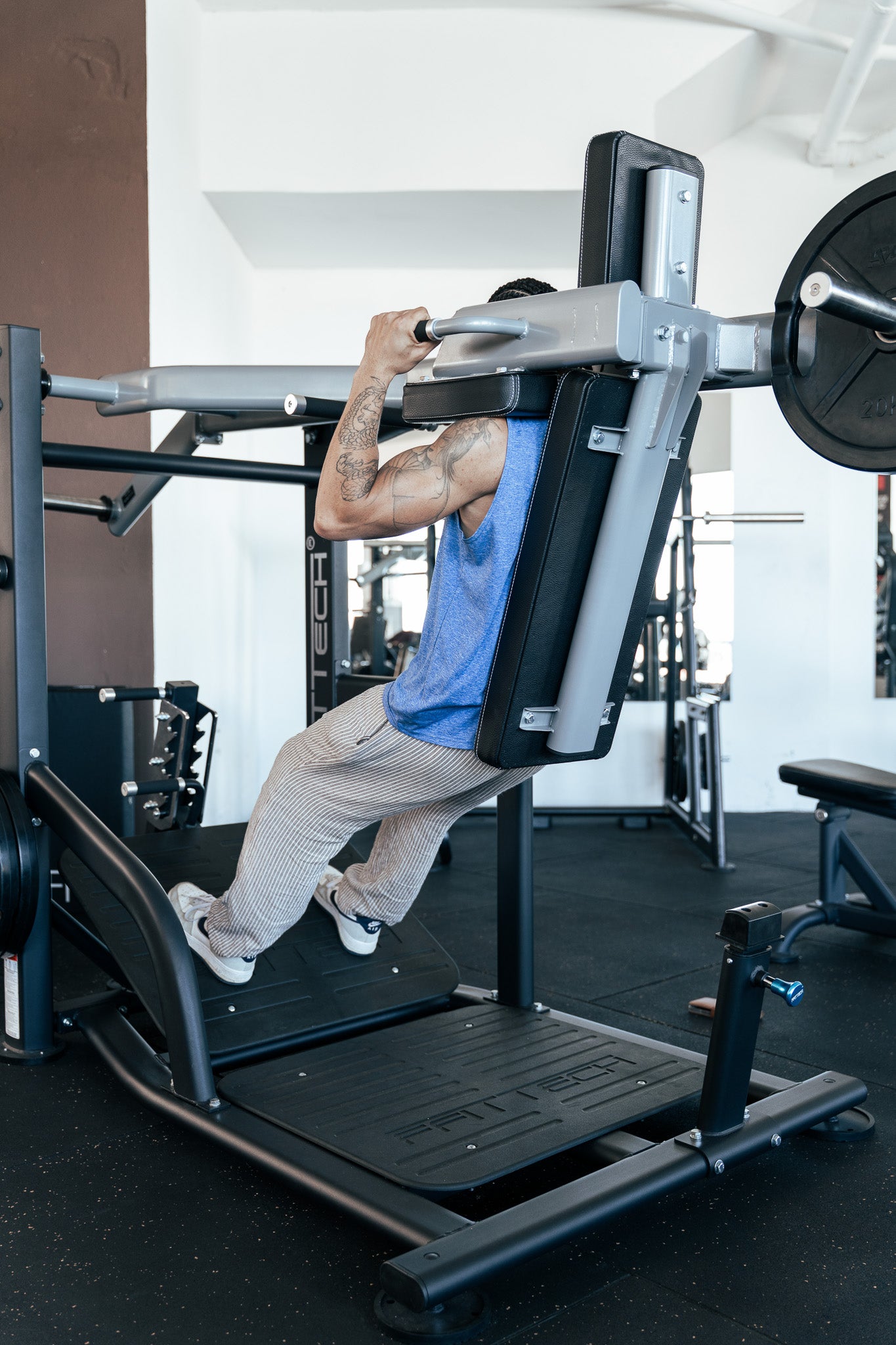 Pendulum Squat Machine