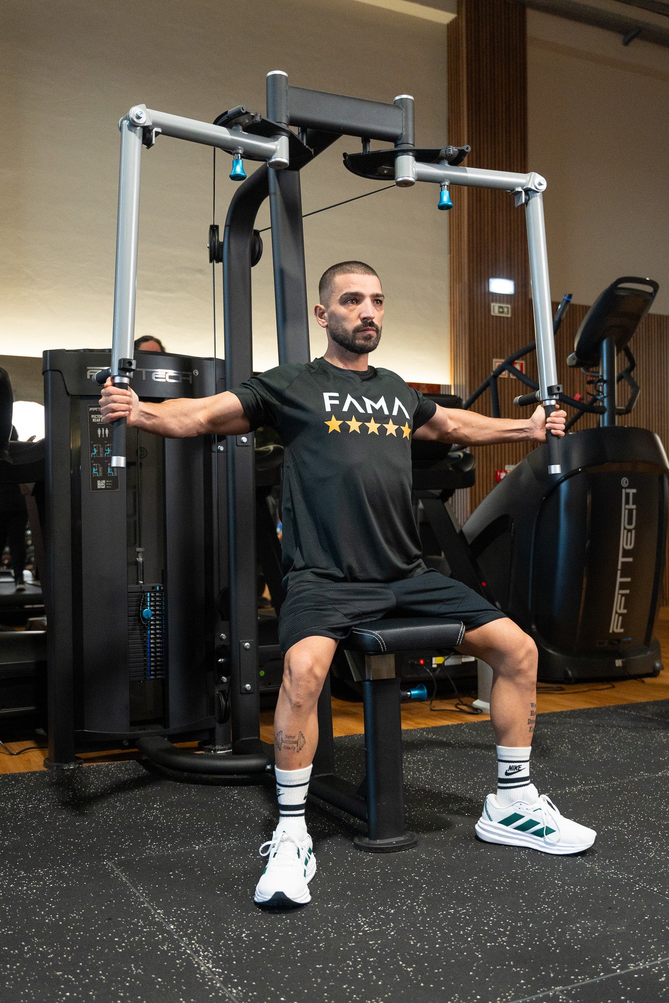 (Dual) Pectoral Fly and Rear Delt