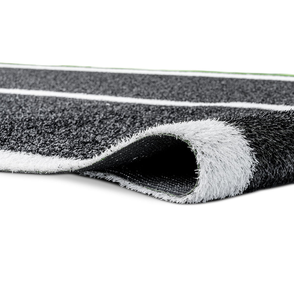 Relva artificial GRASS-BLACK para treino funcional, com borda dobrada que revela a base e as marcações brancas.