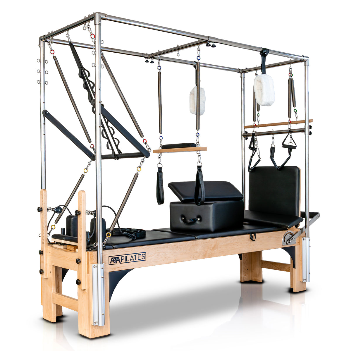 Cadillac Reformer AzaPilates em madeira e aço inoxidável, com caixa, placa de salto e acessórios suspensos.