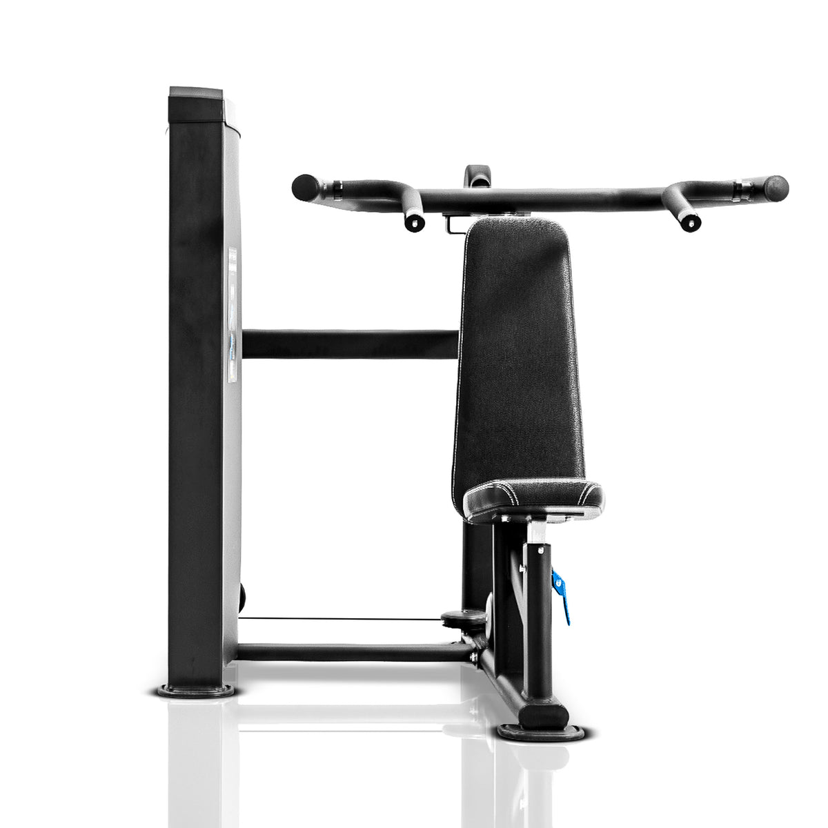 Vista frontal da Shoulder Press XP211, com encosto alto, assento ajustável e duas posições de pega.